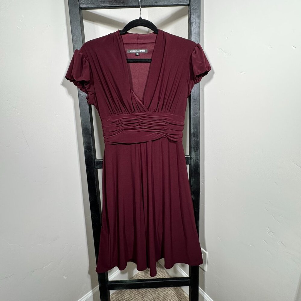 Jones Wear Maroon V-Neck Ruched Midi Dress – Cap Sleeve, Size 6